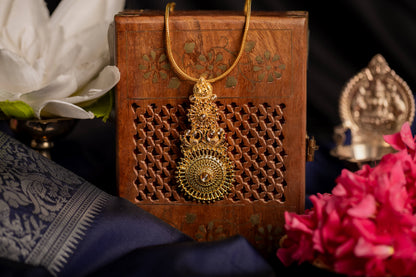 Divyaara statement pendant