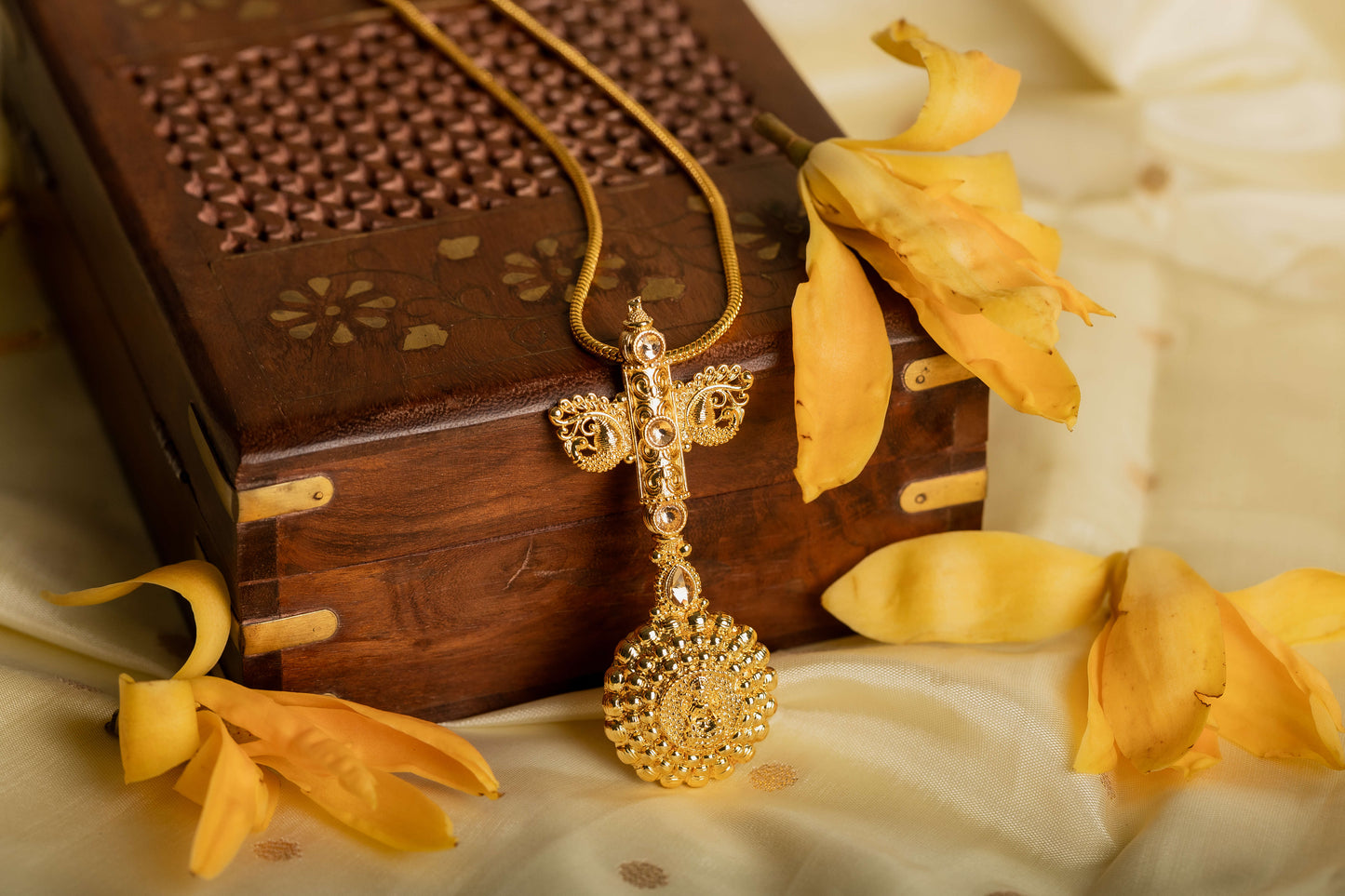 Amayra statement pendant